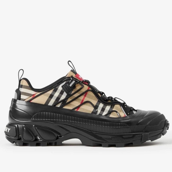 Burberry - Picture 1 of 2